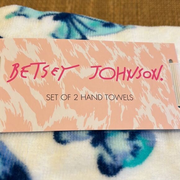 NWT Betsey Johnson hand towels - Picture 2 of 2